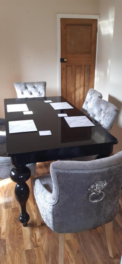 Our Guests Are Royal Apartment Wellingborough Exterior photo